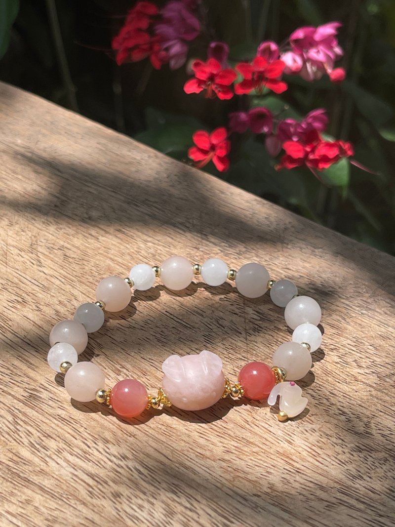 草莓奶糖小兔手串 - 佘太翠草莓奶兔+小兔滴溜。手围17~18cm - 手链/手环 - 玉石 粉红色