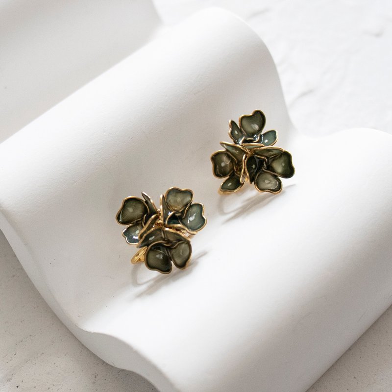 【墨绿色】 幸运の花。水晶花天然珍珠 耳环 - 耳环/耳夹 - 树脂 绿色