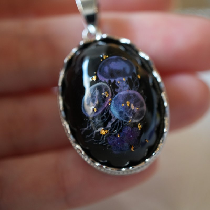 黑玛瑙与水母吊坠项链 24K金箔 - 项链 - 宝石 黑色