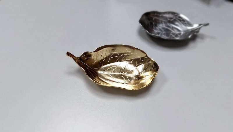 日本Shinko 日本制餐具-金柿叶前菜勺-金色款-520爱 - 浅碟/小碟子 - 不锈钢 金色