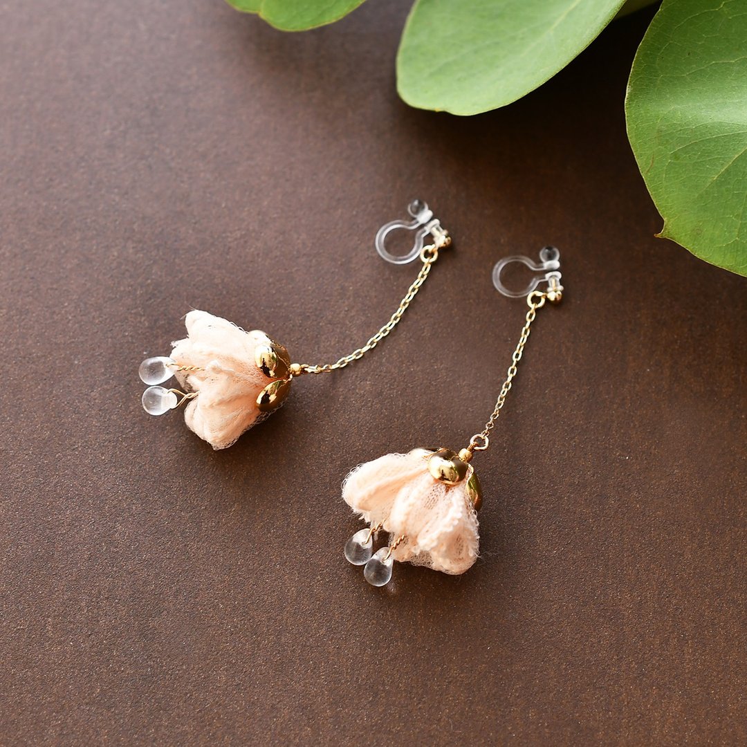 Lace fabric tassel earrings/ pink - 耳环/耳夹 - 纸 粉红色