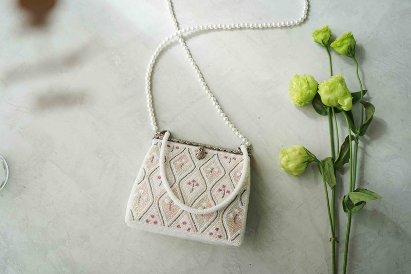 寻宝复古古董包-珍珠白粉红樱花珍珠链昭和串珠口金包 - 手拿包 - 其他材质 白色