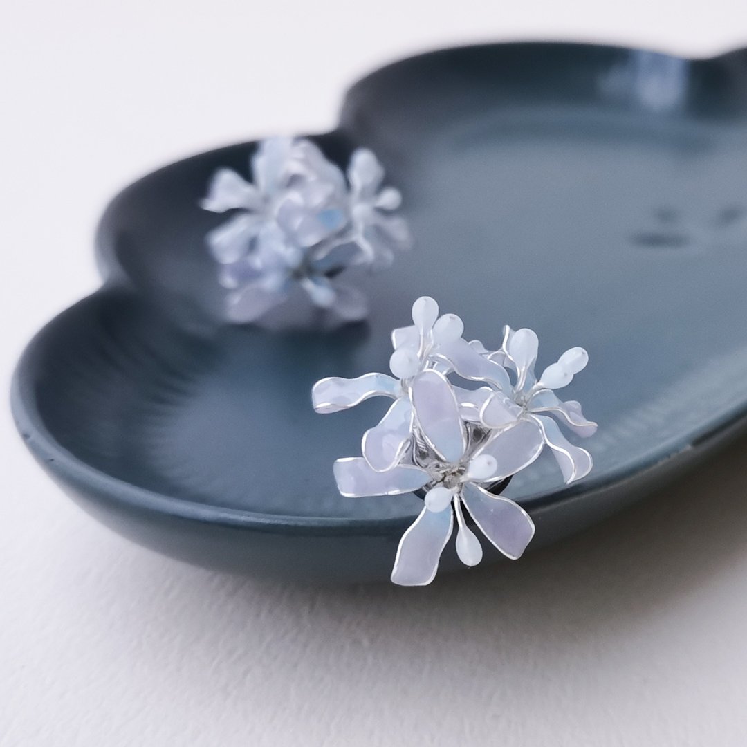 【定制化商品】渐层曼珠沙华-树脂耳环 彼岸花 造花液 水晶花 - 耳环/耳夹 - 树脂 多色