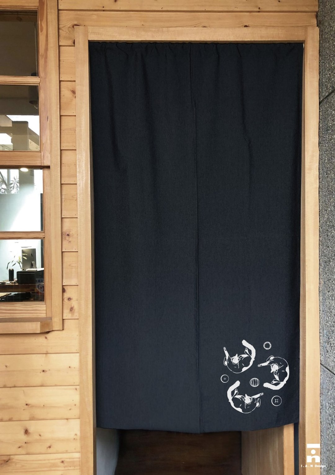 (多色款选择) 猫伸展 - 有机棉绢印日式中门帘 Oranic Cotton - 门帘/门牌 - 棉 黑色
