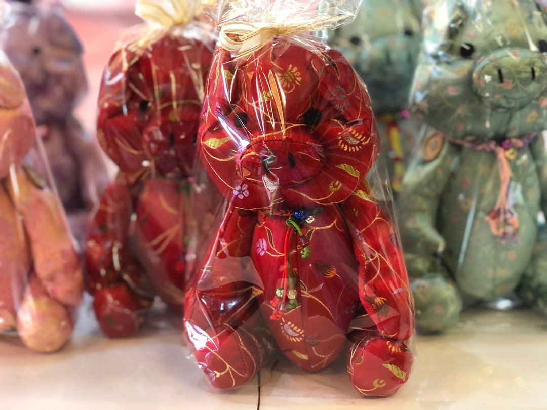 可爱的6色招财关节猪布偶限量供应大 - 玩具/玩偶 - 丝．绢 多色