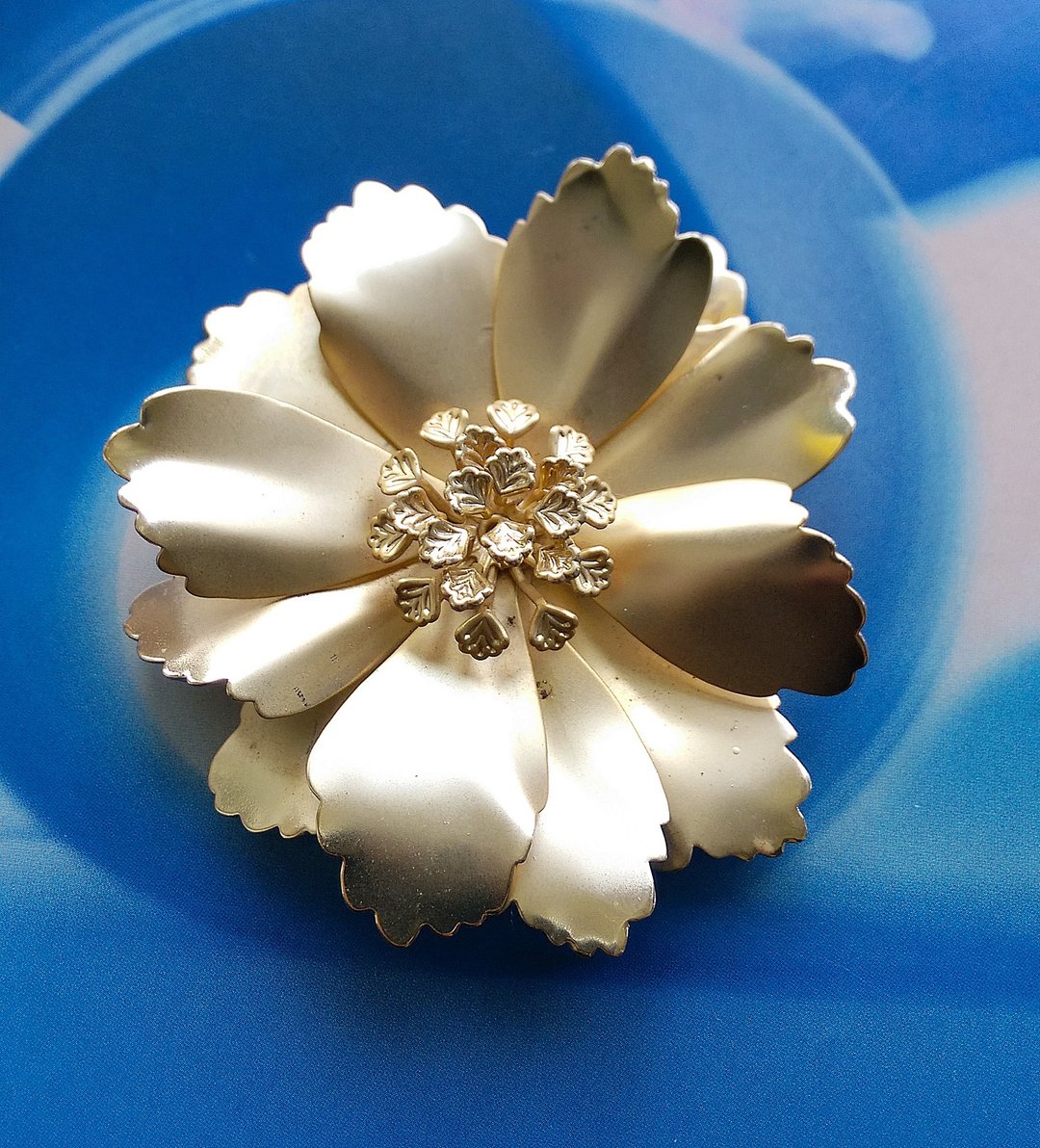 Vintage Jewelry 西洋古董饰品 金色调 立体大花 别针 - 徽章/别针 - 其他金属 金色