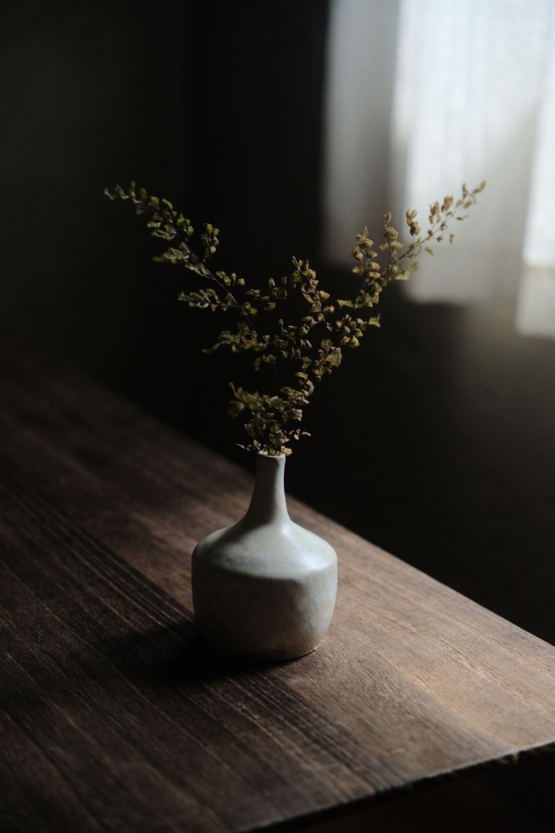 没有晚霞的秋季傍晚・方・细颈花瓶 - 花瓶/陶器 - 陶 白色