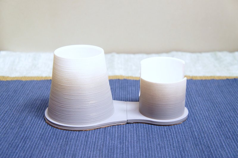 富士笔筒 / 墨灰 - 笔筒/笔座 - 塑料 灰色