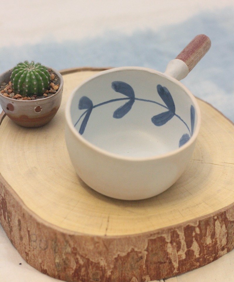 3.2.6. studio: Handmade ceramic coffee cup with wooden handle. - 摆饰 - 陶 咖啡色