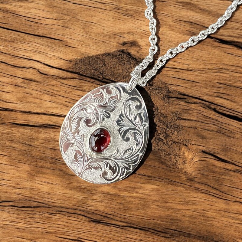 雕花大银牌镶石吊坠 - 项链 - 纯银 