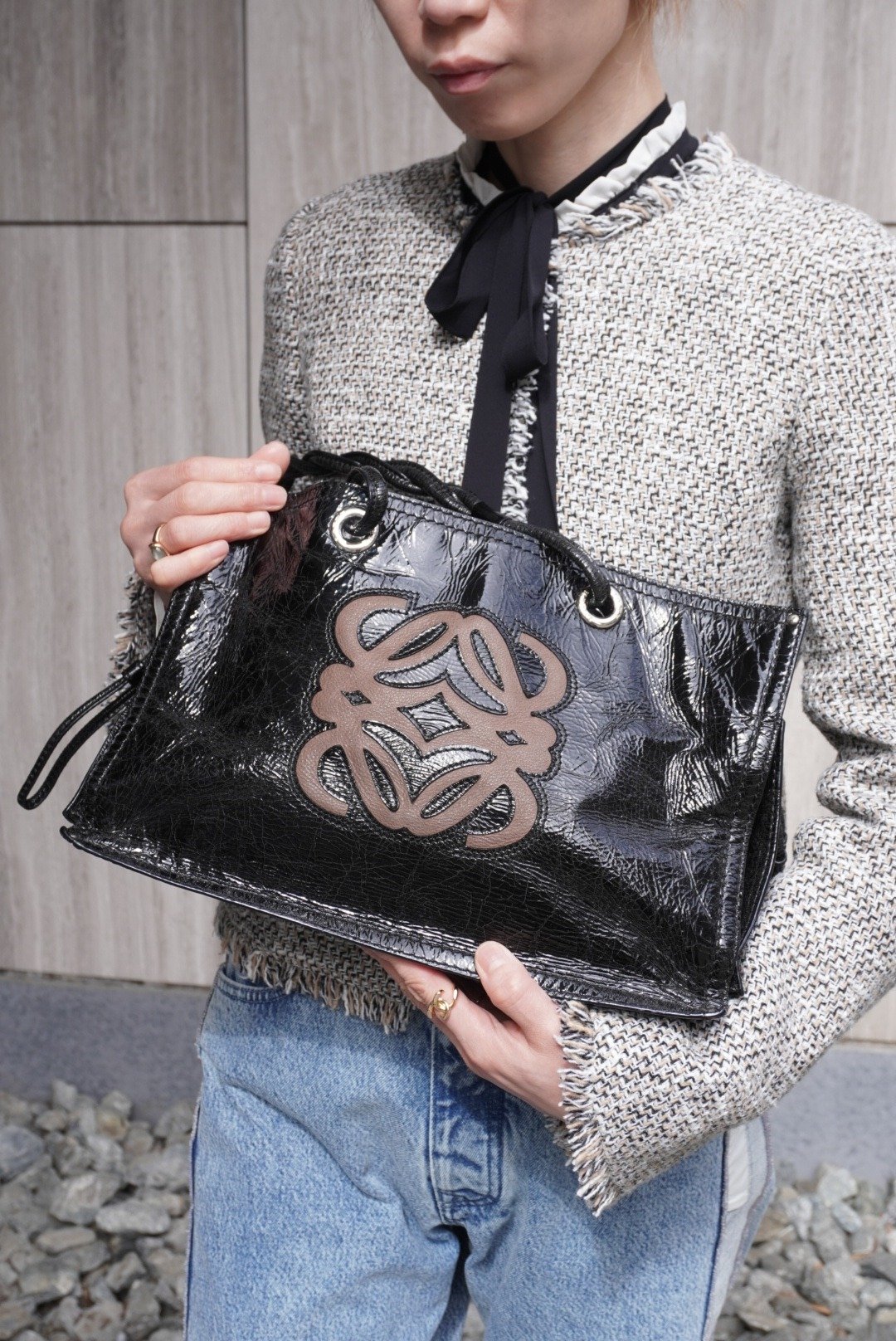【日本直送 中古名牌包】LOEWE 罗威 经典 Anagram 漆皮手提包 黑色 vintage n7ecge - 手提包/手提袋 - 真皮 黑色
