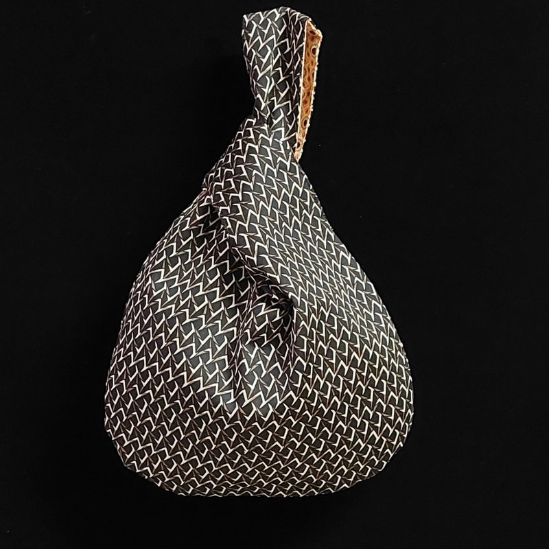 【MY。手作】 双面用 手腕袋  ~ 和风波纹印花布 - 手提包/手提袋 - 棉．麻 咖啡色