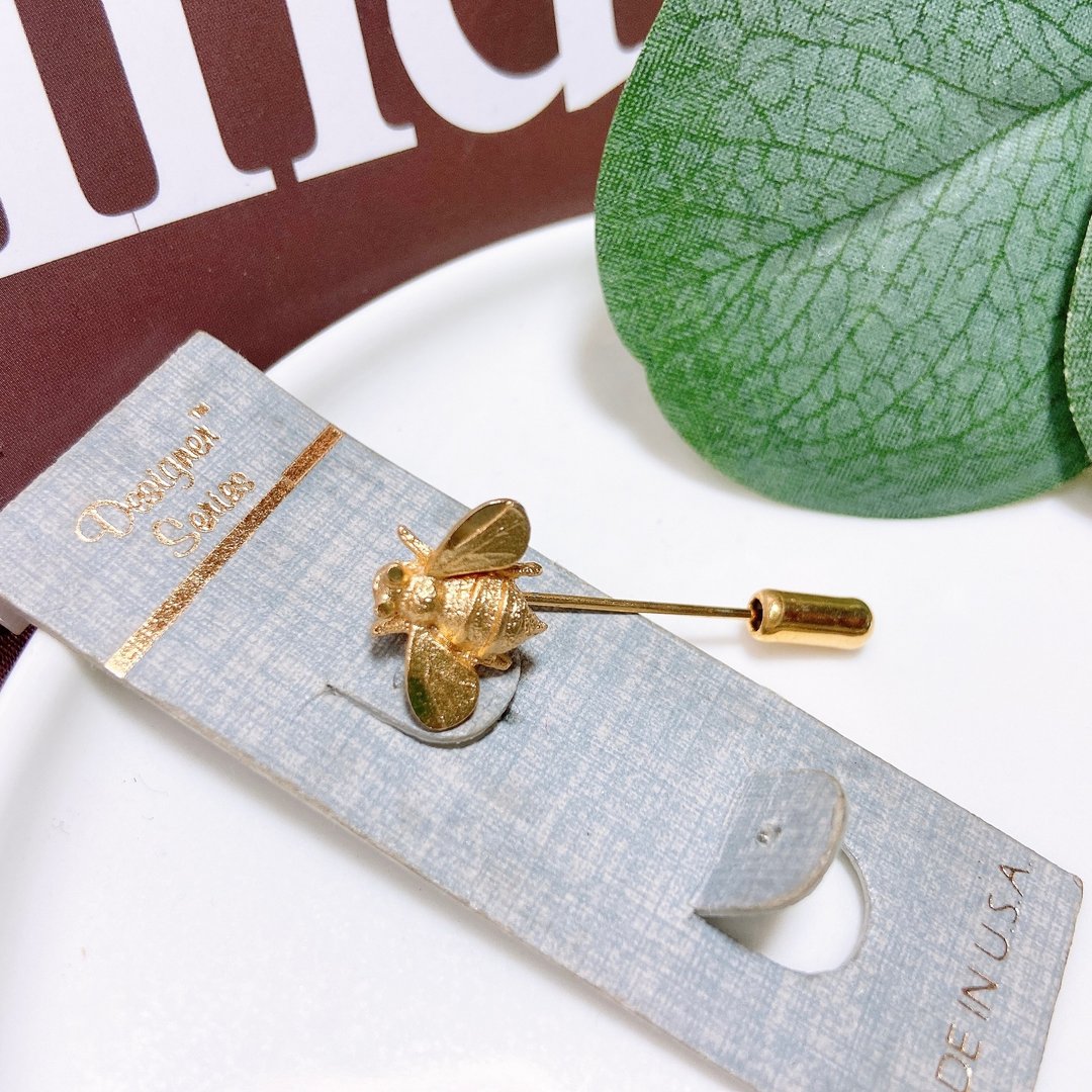 【西洋古董饰品】精美蜜蜂设计师系列别针 纹理细致 帽胸章 胸针 - 徽章/别针 - 贵金属 金色