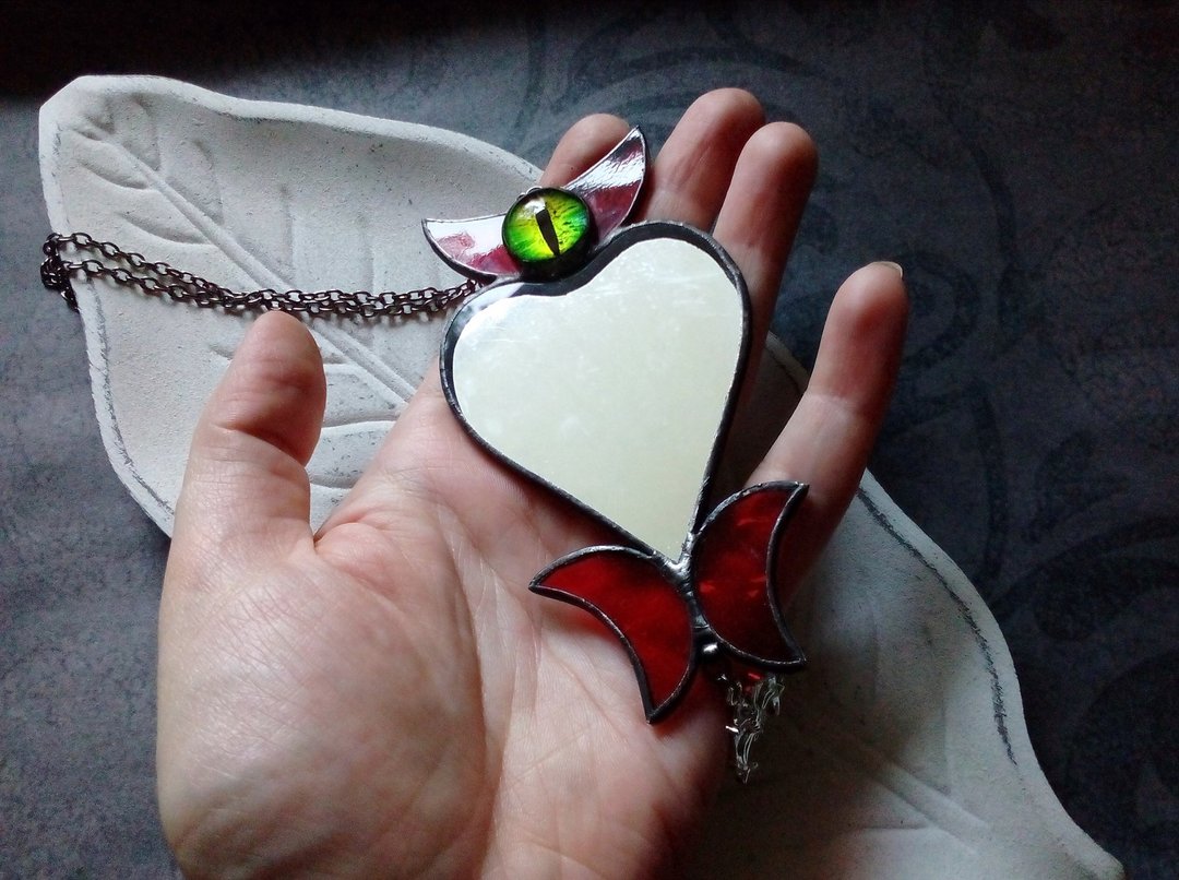 Stained glass scrying mirror necklace. Goth ornate mirror. Heart red mirror. - 其他 - 玻璃 红色