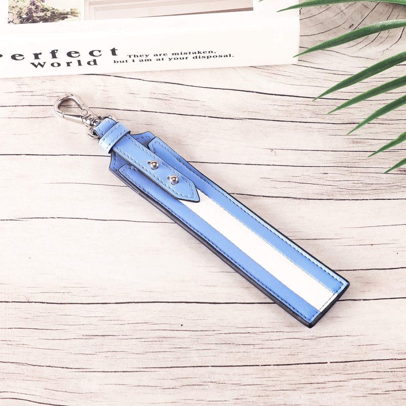 【MANAAKI】OG 奶咀钉挂饰笔套 皮革 - 笔筒/笔座 - 环保材料 蓝色