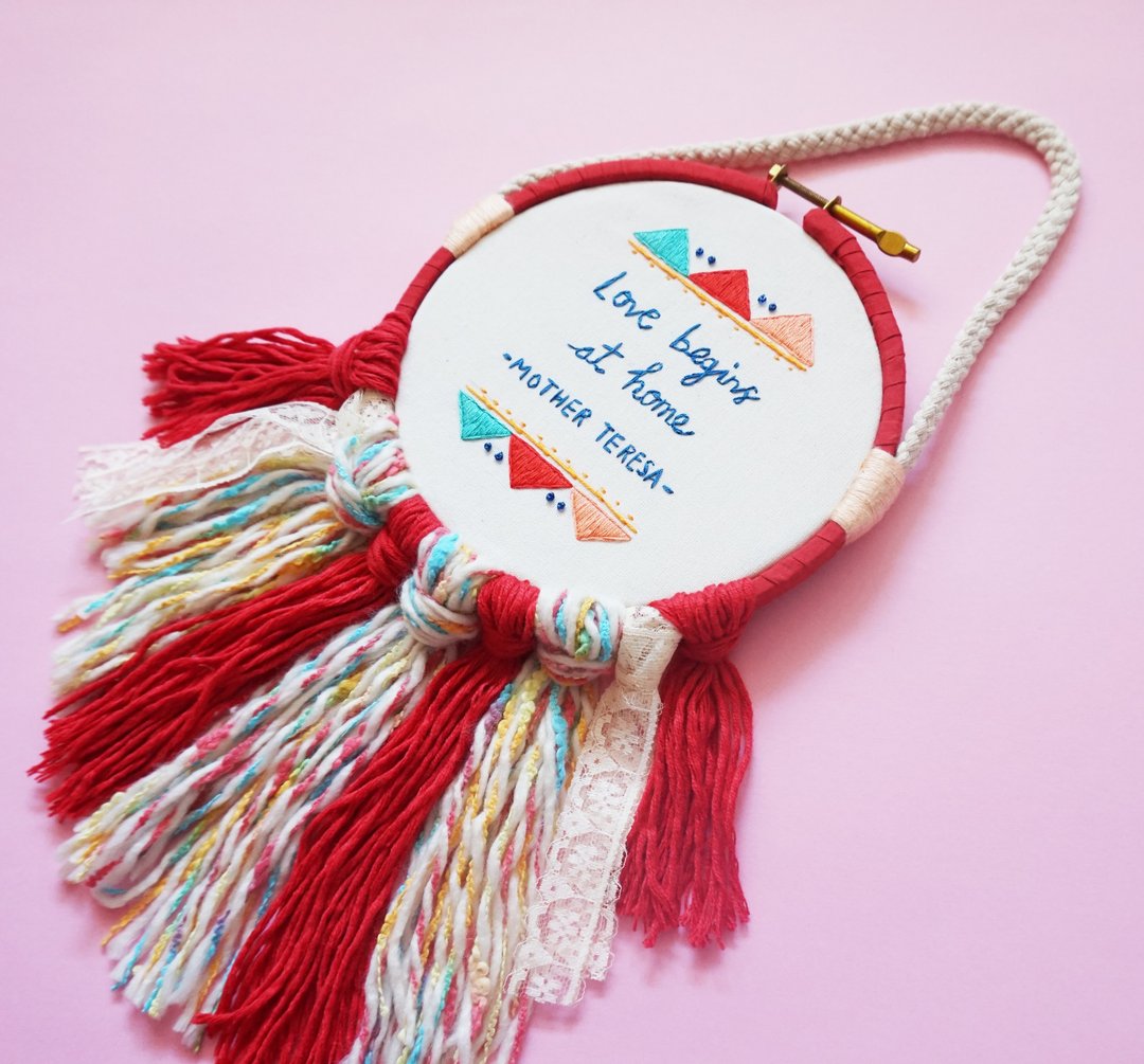 'Mother Teresa'Hand-embroidery wall decor - 摆饰 - 棉 红色