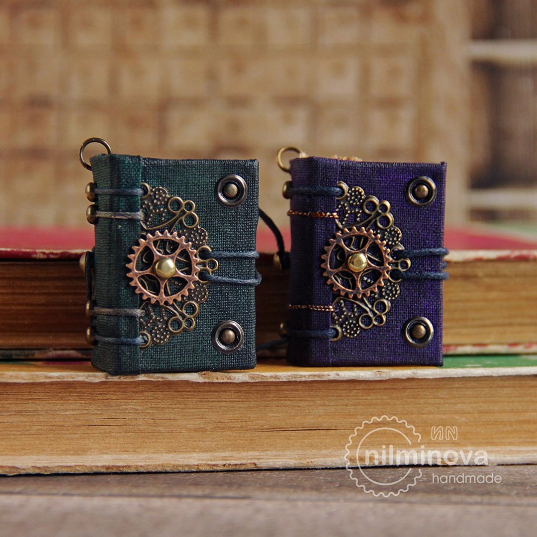 Miniature books Mini book Tiny journal Tiny book charm Tiny necklace Book lover - 项链 - 环保材料 紫色