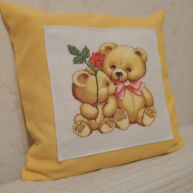 绣着一对泰迪熊的装饰抱枕 - 枕头/抱枕 - 棉．麻 橘色