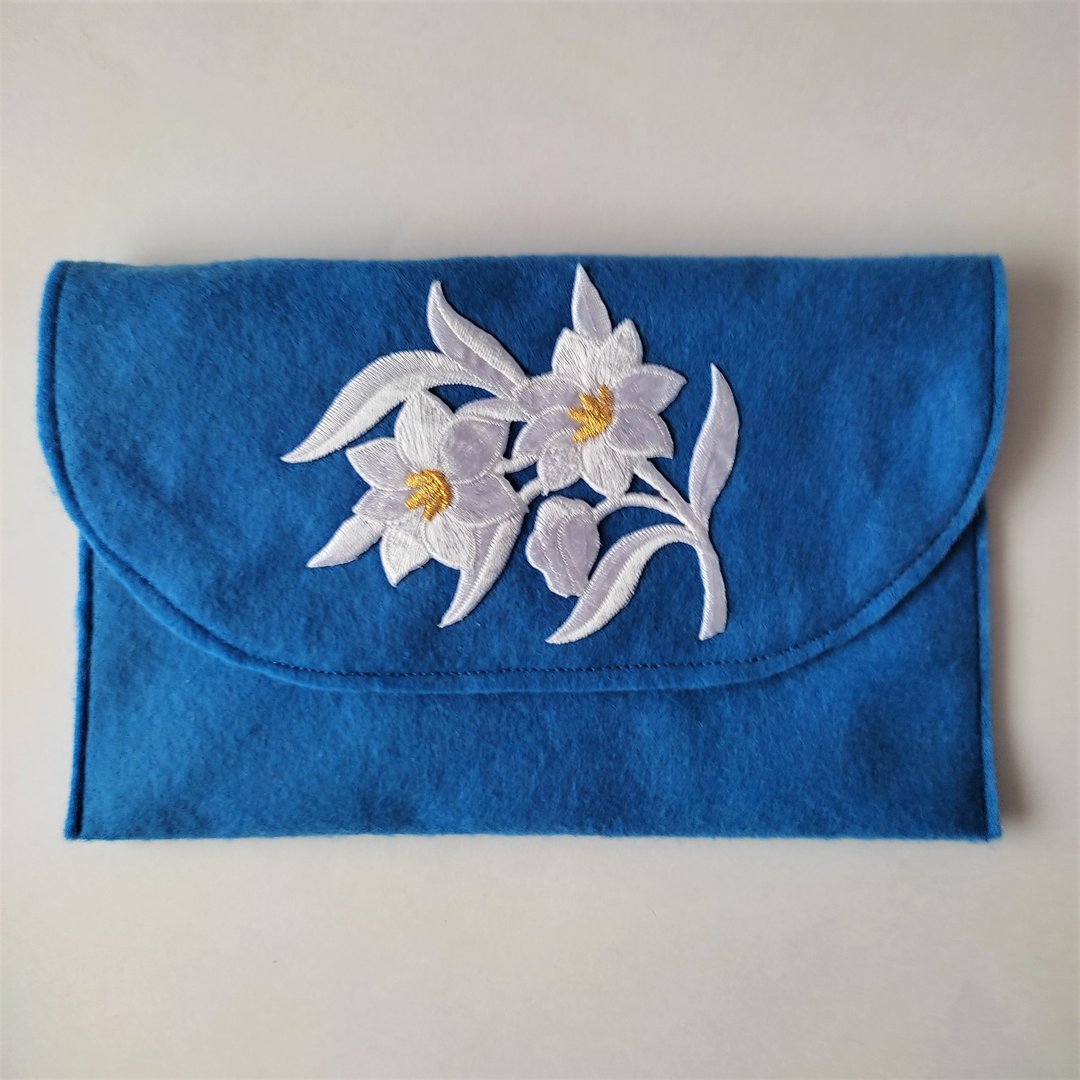 手拿包 Felt clutch blue cosmetic bag small bag flower handbag - 手拿包 - 其他人造纤维 蓝色