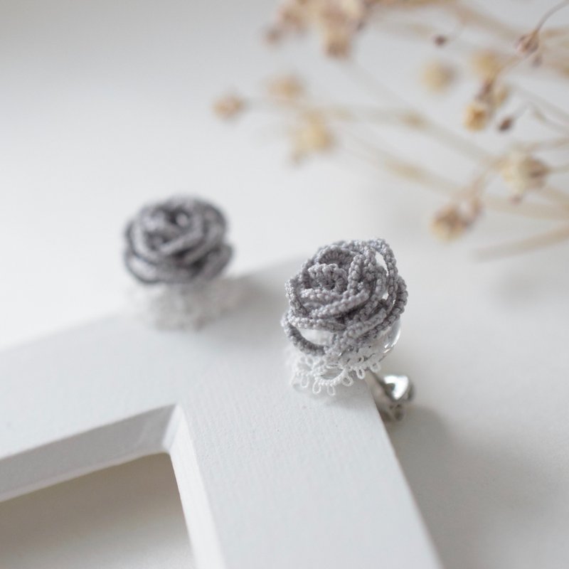 Petit Rose 2020 grey Earrings - 耳环/耳夹 - 棉．麻 灰色
