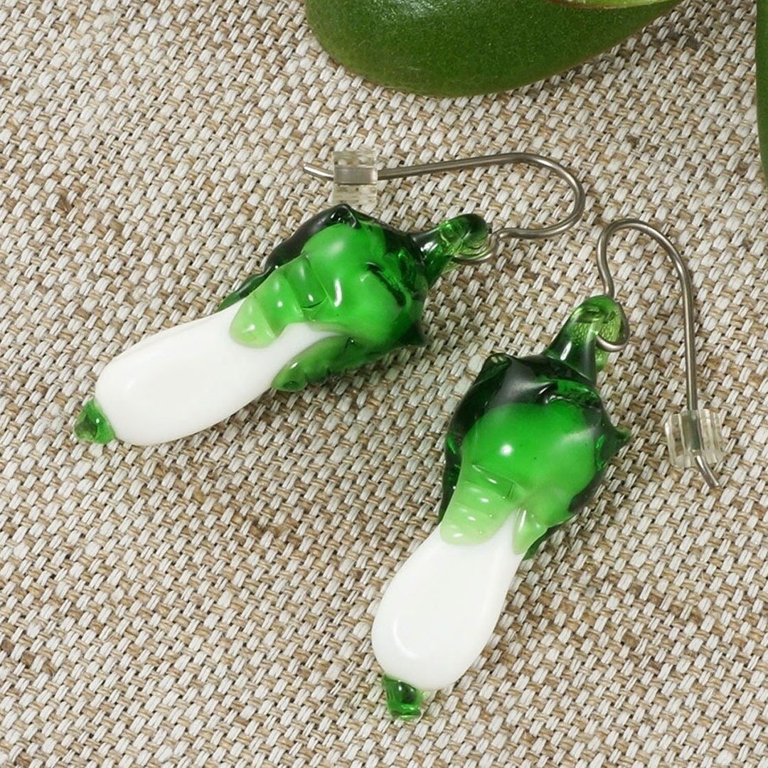 Chinese Cabbage Earrings Green White Lampwork Glass Dangle Wire Earrings Jewelry - 耳环/耳夹 - 玻璃 绿色