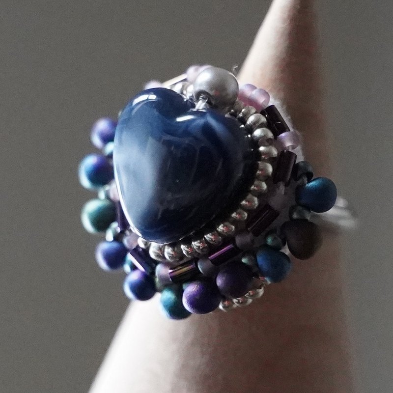 Talking ring 132 free size bead embroidery ring heart big ring - 戒指 - 玻璃 蓝色