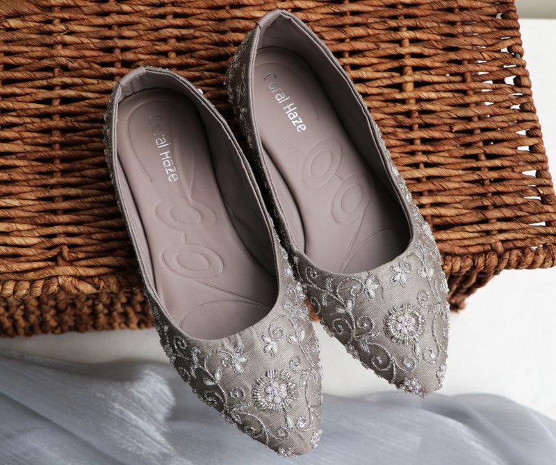 【月魄灰】印度全手工/平底绣花鞋 - 女款休闲鞋 - 其他材质 灰色