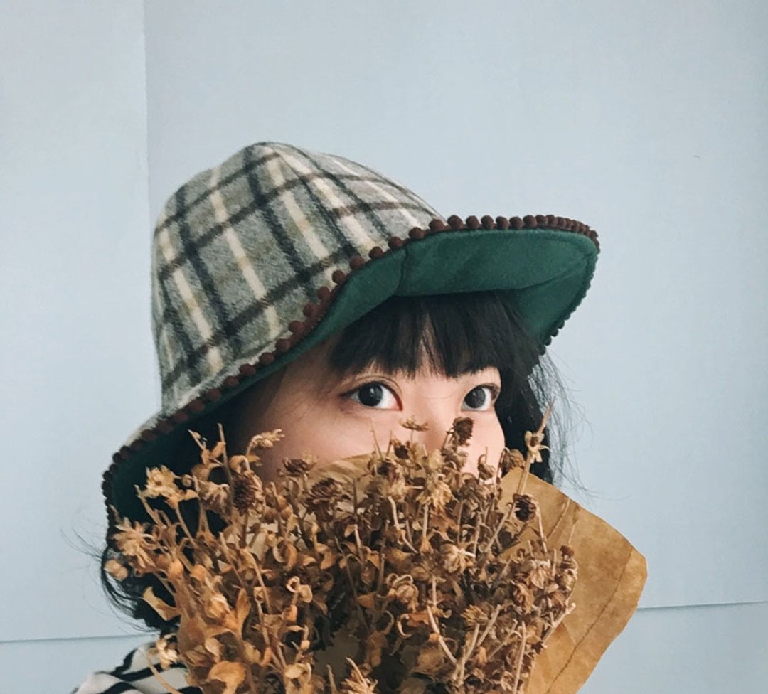 设计手作-小福尔摩斯咖啡拿铁格纹球球山丘帽渔夫帽 - 帽子 - 羊毛 卡其色