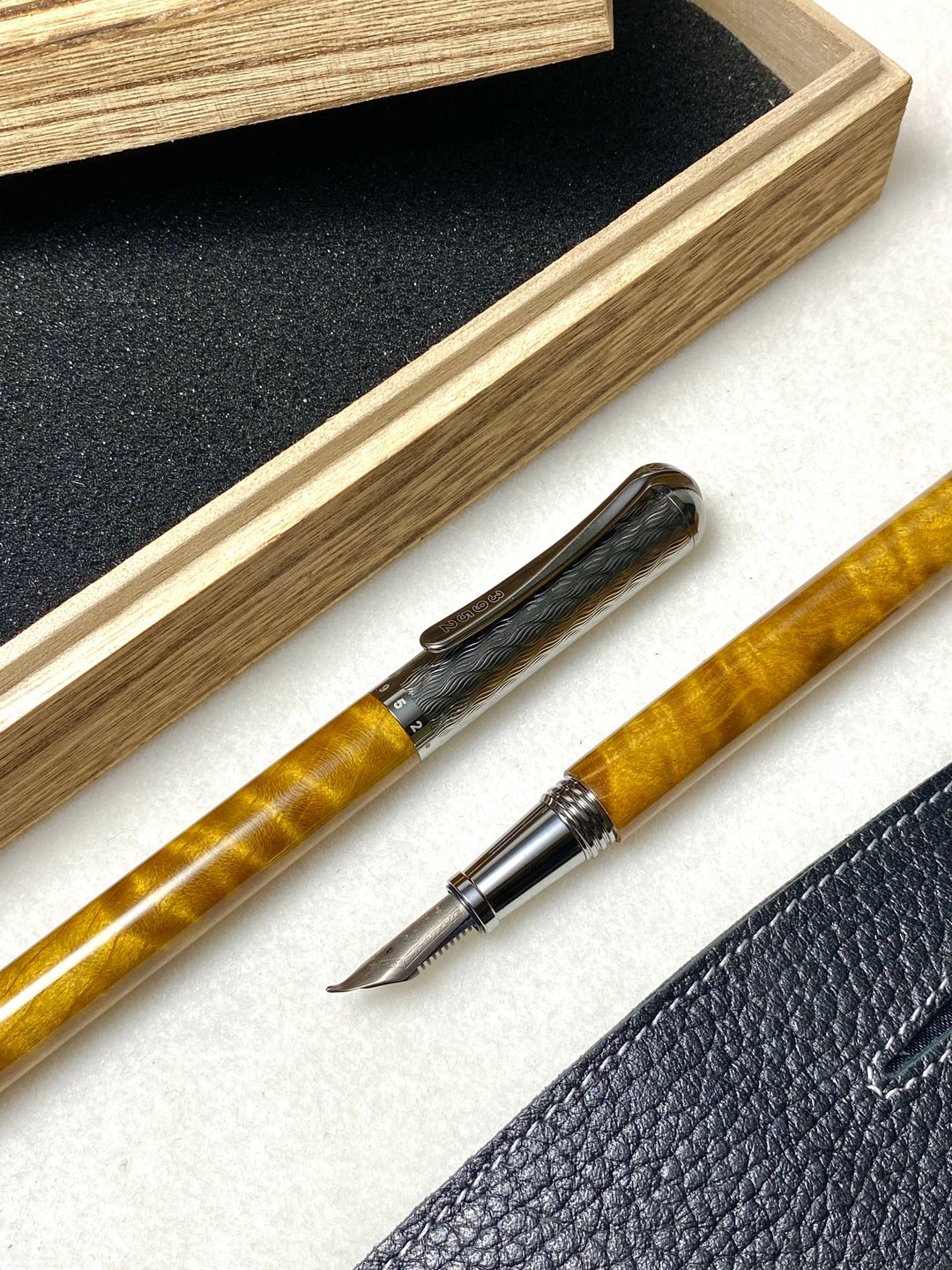3952 老山羊 - 噍哖 金丝楠木 高清高亮版 书法钛尖钢笔 - 钢笔 - 其他材质 