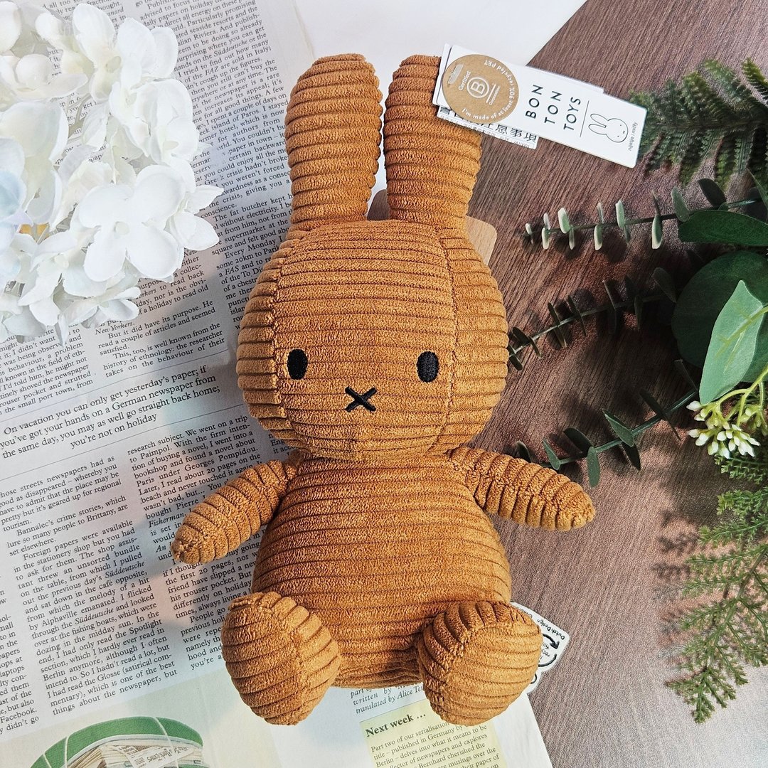 BON TON TOYS 米菲兔ECO灯芯绒填充玩偶23cm-肉桂 - 玩偶/公仔 - 聚酯纤维 咖啡色