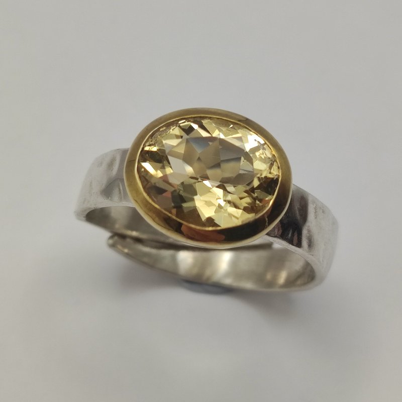 日光之境 10×12mm 黄水晶椭圆戒 尼泊尔手工 925 纯银 - 戒指 - 纯银 黄色