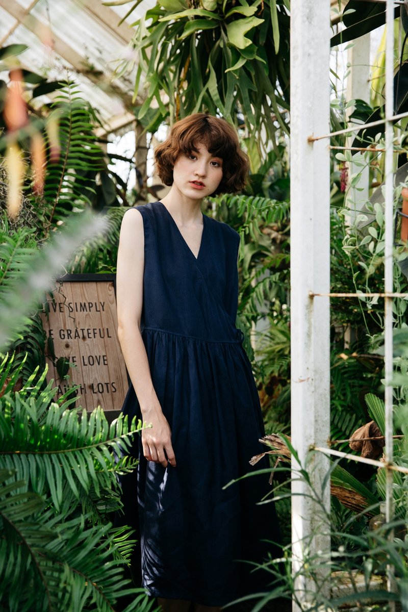 Sleevless wrap dress in Navy - 洋装/连衣裙 - 棉．麻 蓝色
