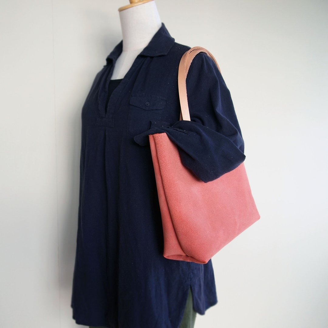 Floor leather tote bag [LL] Red A4 large size that can fit comfortably for everyday use - 手提包/手提袋 - 真皮 红色