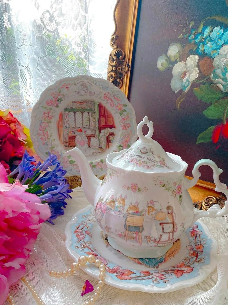 英国制 Royal Doulton野蔷薇村老鼠搬家花茶壶库存品中尺寸 - 茶具/茶杯 - 瓷 多色