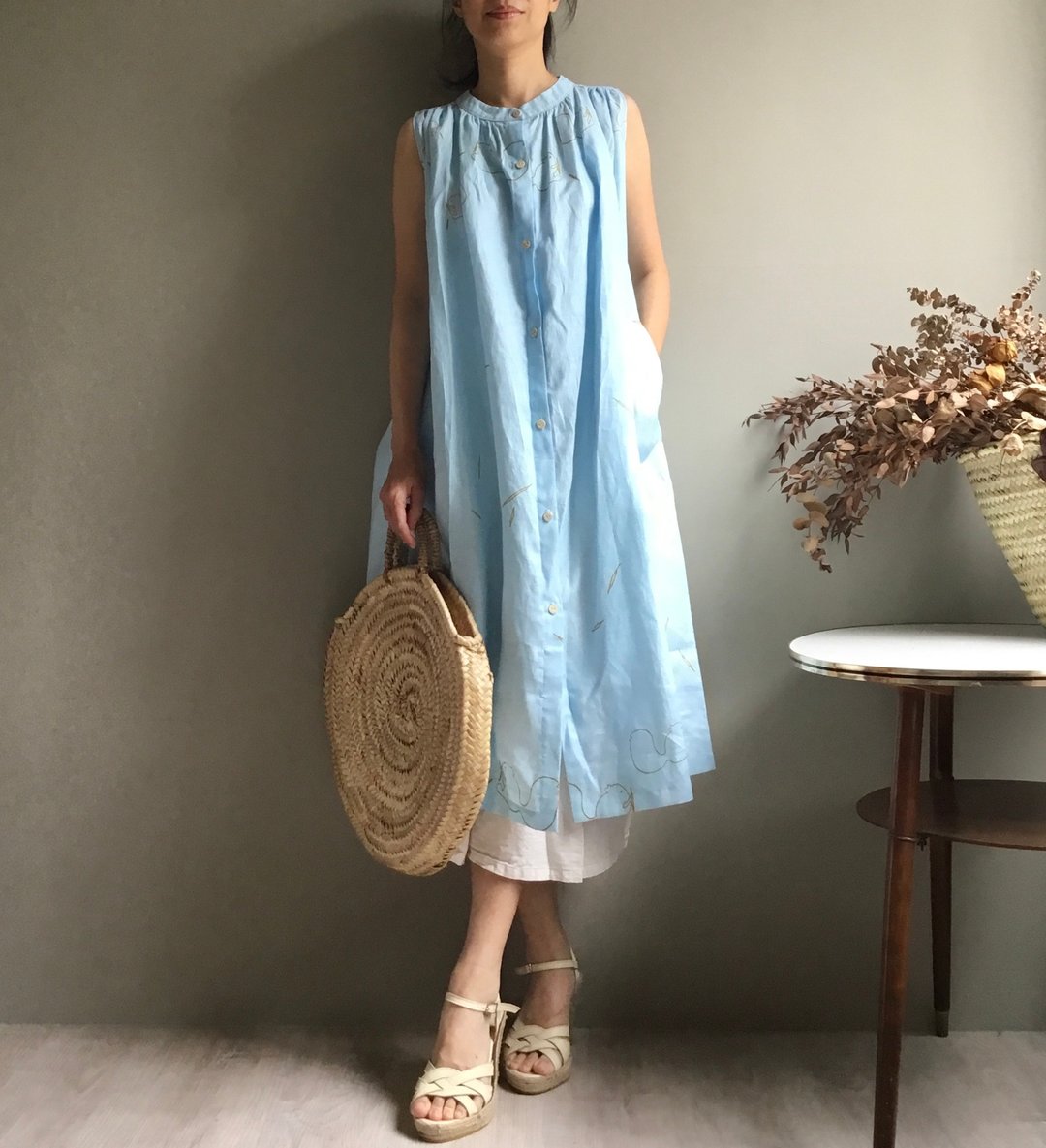 小松鼠/设计师印花布/松鼠图案水蓝色亚麻小立领全开扣无袖洋装 - 洋装/连衣裙 - 棉．麻 