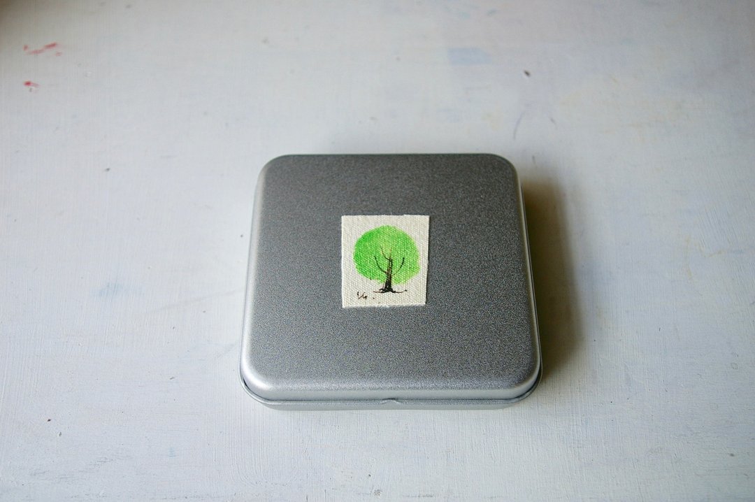 gift box for broach (with small original picture) - 戒指 - 其他金属 灰色