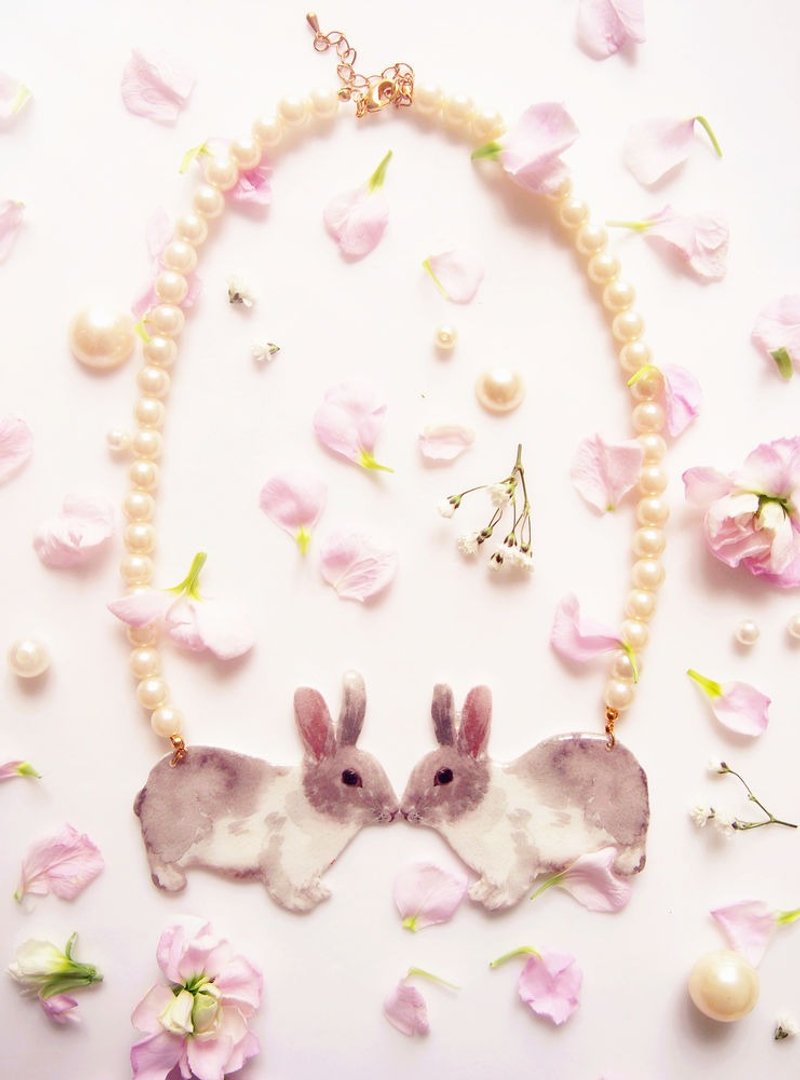 热吻兔珍珠颈链 - 项链 - 塑料 