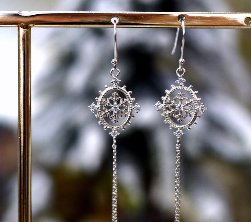 平安雪光垂坠耳环 纯银 圣诞礼物 雪花 (针式/夹式) - 耳环/耳夹 - 纯银 银色