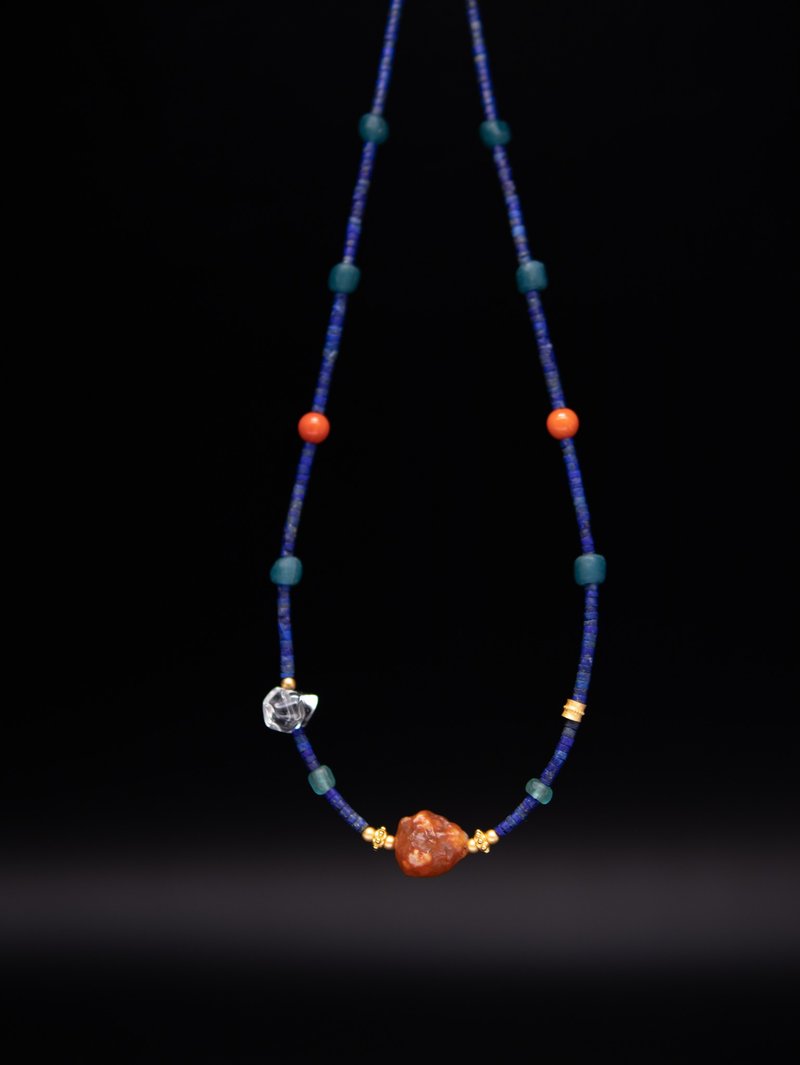 天然老矿料青金石+阿拉善玛瑙+楼兰琉璃古珠+白水晶+珊瑚珠 - 锁骨链 - 半宝石 