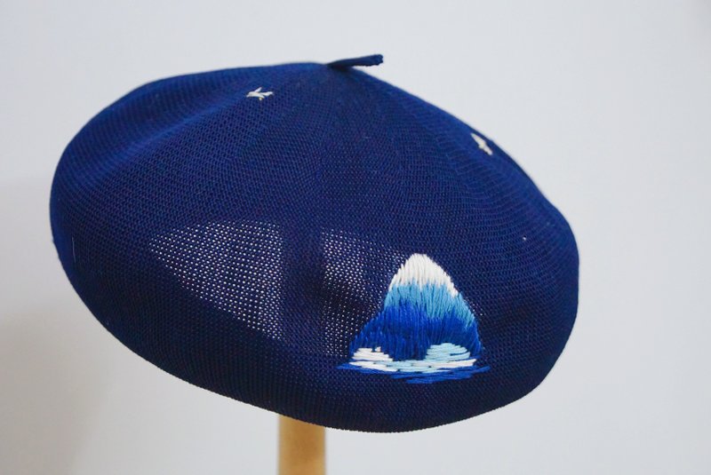 鹿栗塔原创设计手工刺绣富士山画家帽夏日贝雷帽 - 帽子 - 绣线 蓝色