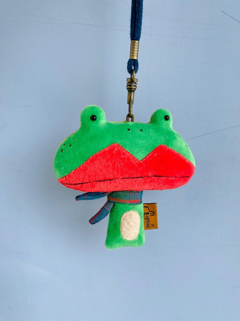 E*group 阿蛙半身 手工娃娃 吊饰 钥匙圈 - 钥匙链/钥匙包 - 棉．麻 绿色