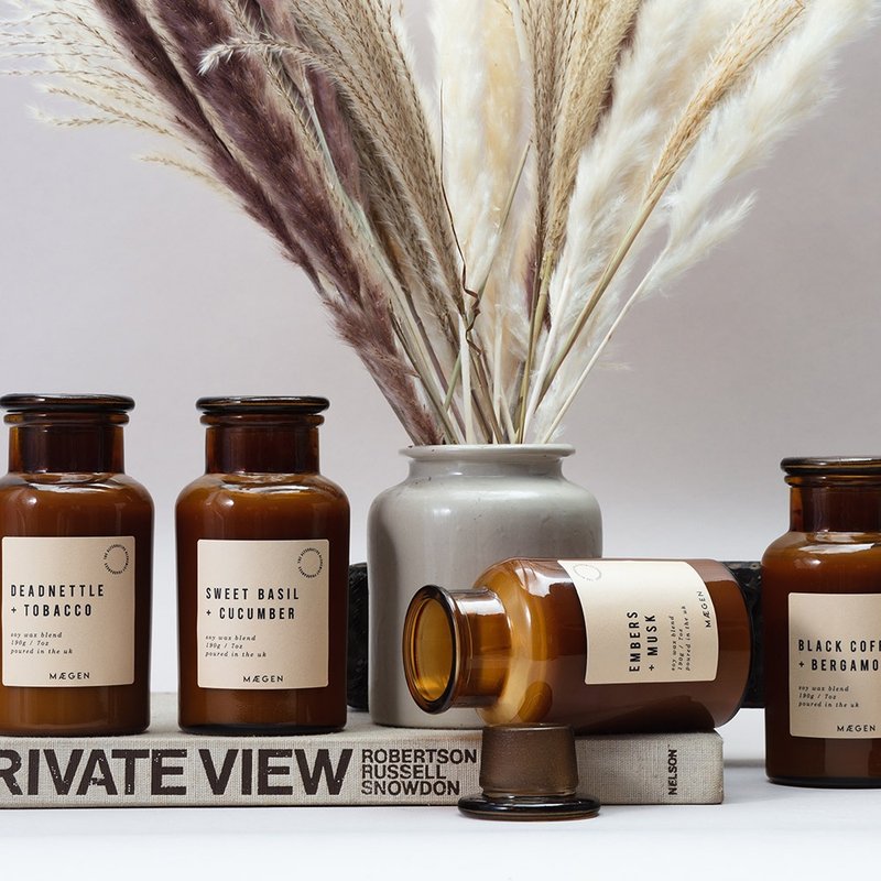 【英国 MÆGEN】Alchemist蜡烛- 甜豌豆 & 忍冬 /250g - 蜡烛/烛台 - 玻璃 咖啡色
