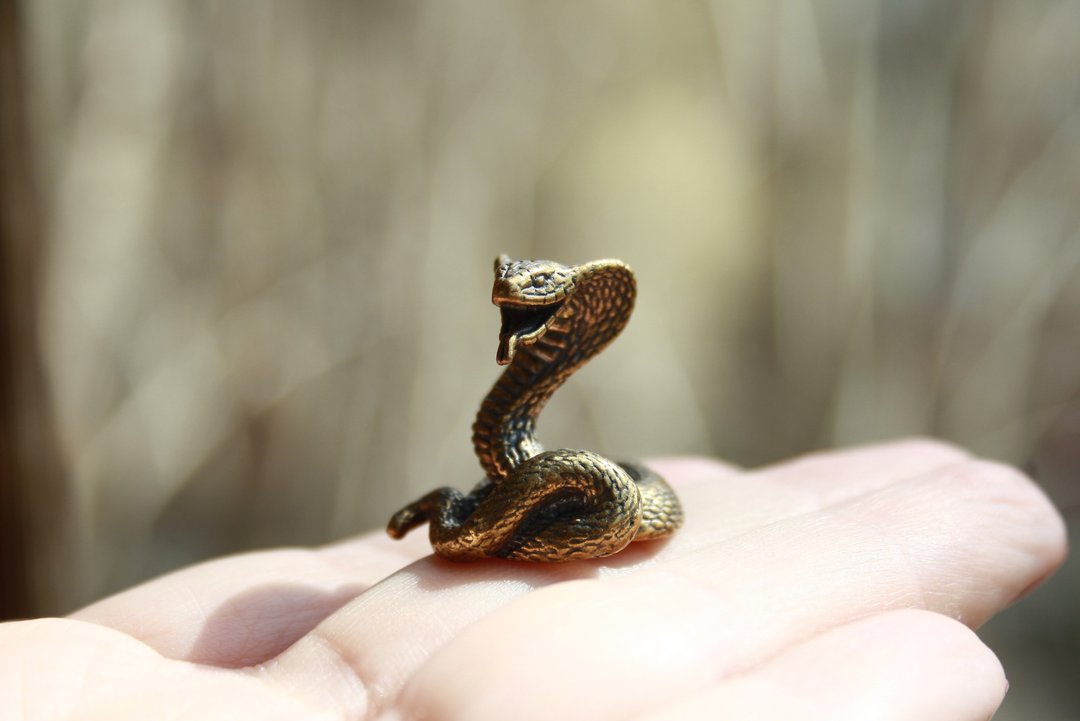 Snake cobra  - miniature statuette of bronze, metal figurine - 摆饰 - 铜/黄铜 