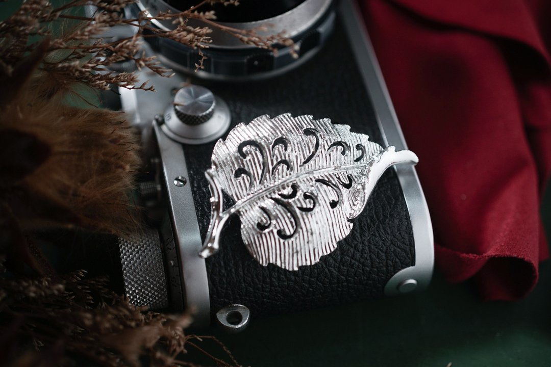 【古董饰品/西洋老件】VINTAGE美国Gerrys银色小卷叶古着胸针 - 胸针 - 其他金属 银色