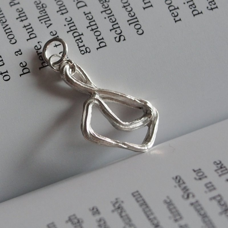 一银勾勒【谁家的信封】999纯银/项链吊坠/银黏土手作 - 项链 - 纯银 银色