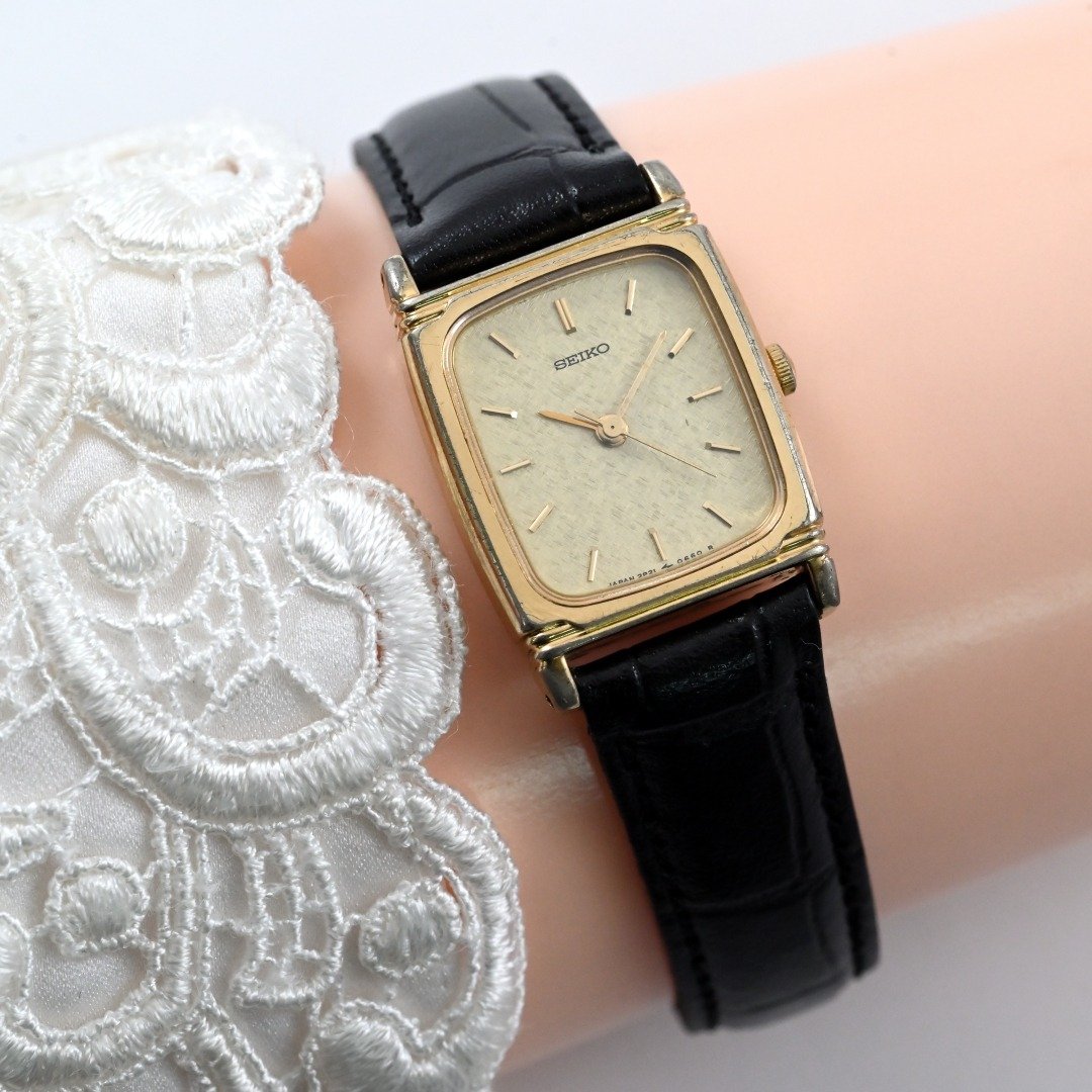 SEIKO 石英 女士手表 19mm Tank Shape 金 Tone 表壳 Ref.2P21-5210 日本制造 免费付运 - 女表 - 不锈钢 金色