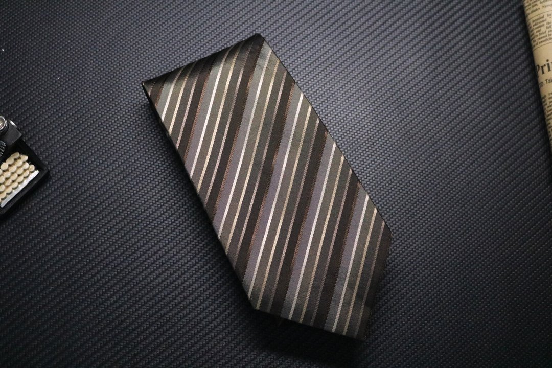绿棕色条纹真丝领带绅士商务百搭necktie - 领带/领带夹 - 丝．绢 卡其色