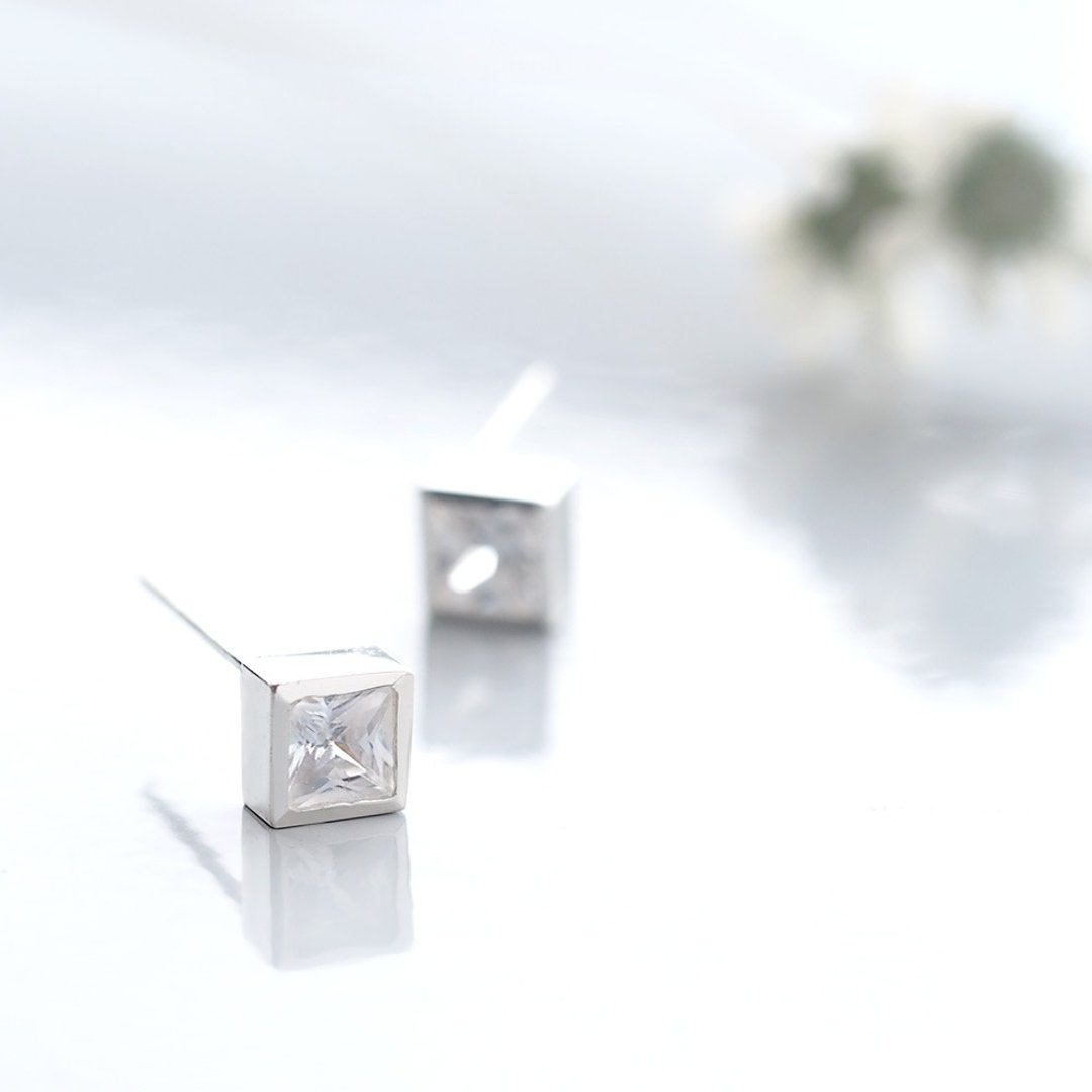 Square stud earrings Silver 925 - 耳环/耳夹 - 其他金属 银色
