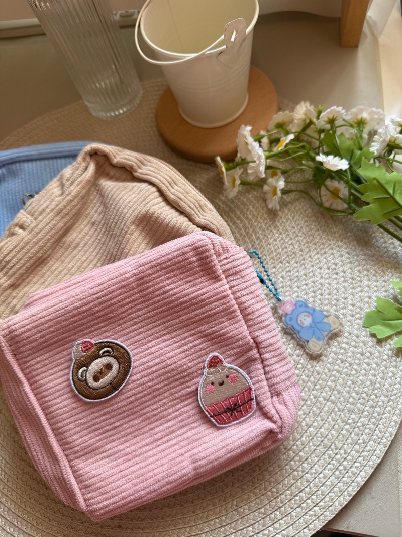 DIY Ollie & Rosie 化妆包/ 万用包 (中) - 化妆包/杂物包 - 聚酯纤维 