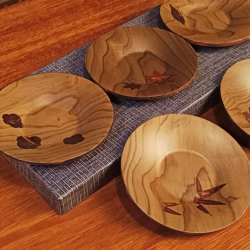 老日本 樱皮细工 樱树皮绘变花卉纹煎茶托五入/含盒 - 茶具/茶杯 - 木头 卡其色